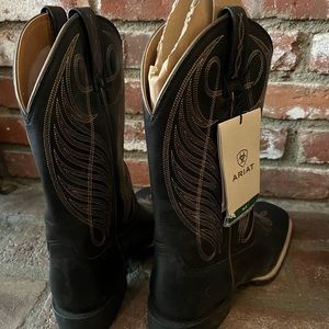 Women’s Ariat Boots (new, size 10)